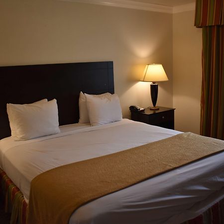 Best Western Colonial Inn Selma Экстерьер фото